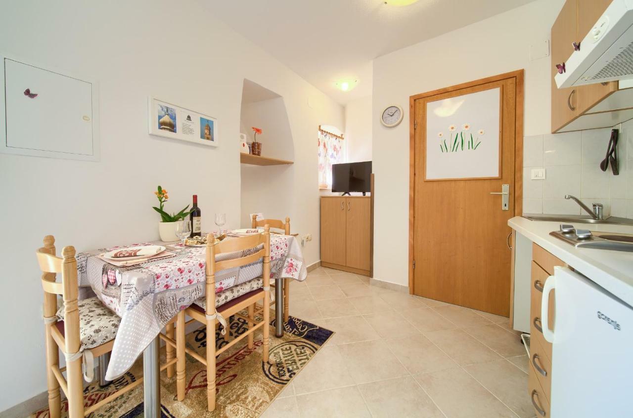 Hrast Apartamento Krk Town Exterior foto
