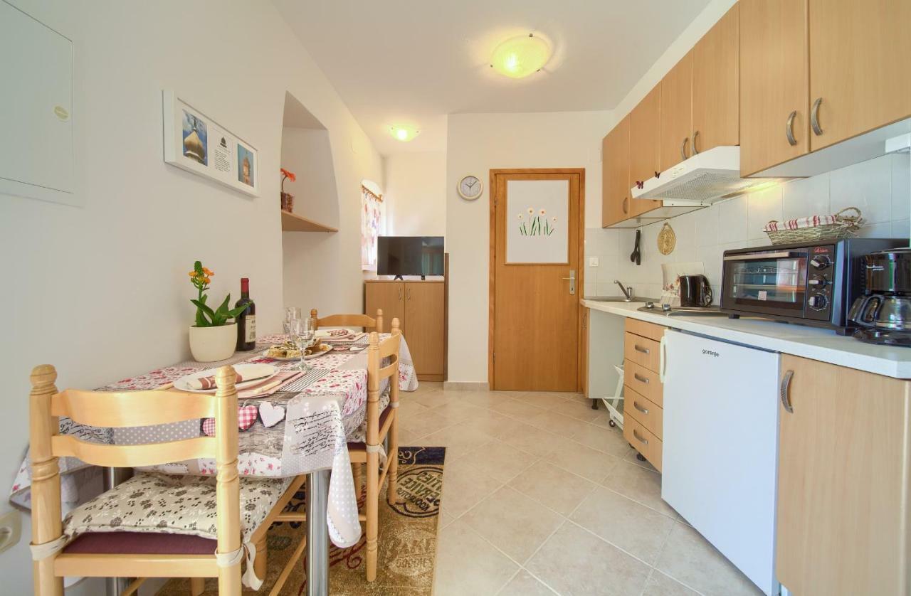 Hrast Apartamento Krk Town Exterior foto
