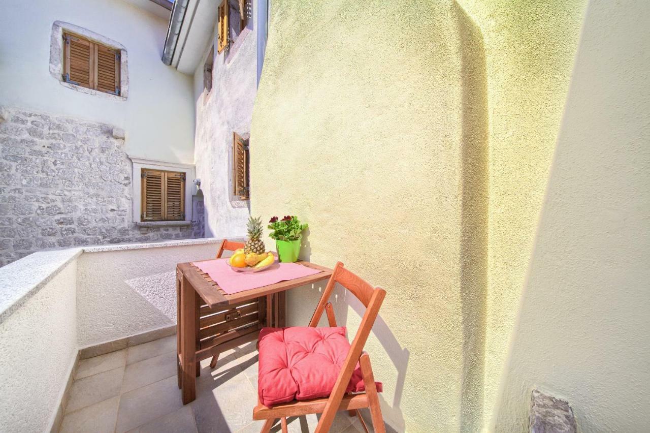 Hrast Apartamento Krk Town Exterior foto